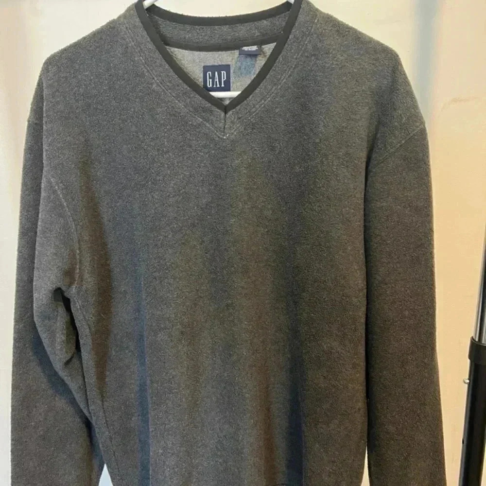Gap Men’s  Vneck Pullover Size M 080126